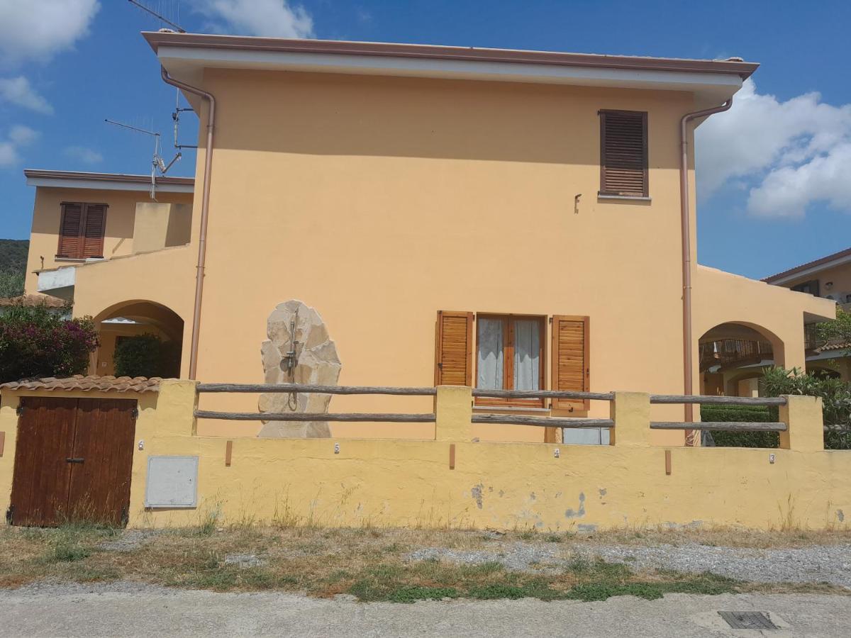 Villa Su Due Livelli Super Accessoriata SantʼAnna Arresi Екстериор снимка